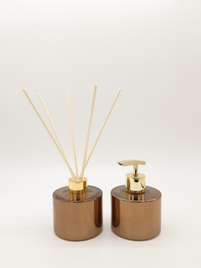 Kit difusor e porta sabonetes em vidro cilíndrico bronze